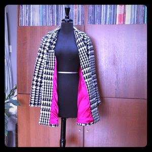 houndstooth coat with gorgeous pink lining!